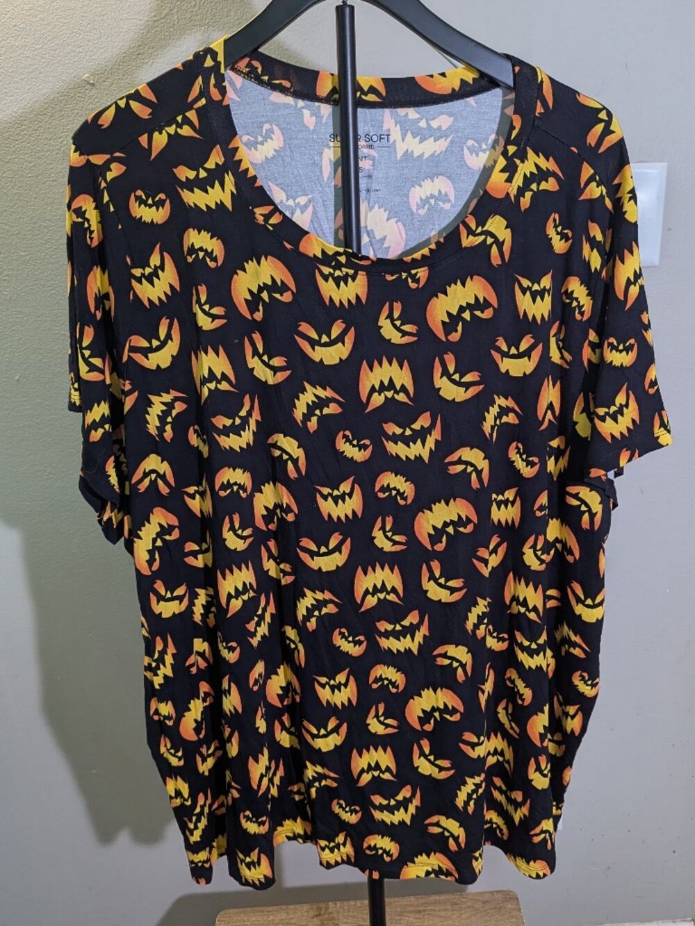 Super Soft by Torrid Halloween Jack o' Lantern Print Short Sleeve T-Shirt Tunic